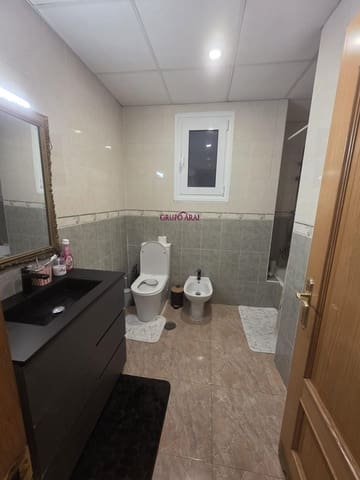 3 bedroom Flat for sale in Carolinas Bajas, Alicante / Alacant city - € 152,000 (Ref: 10076592)