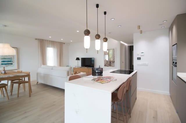 Adosado de 3 habitaciones en Pilar de la Horadada en venta con piscina - 385.000 € (Ref: 10109870)