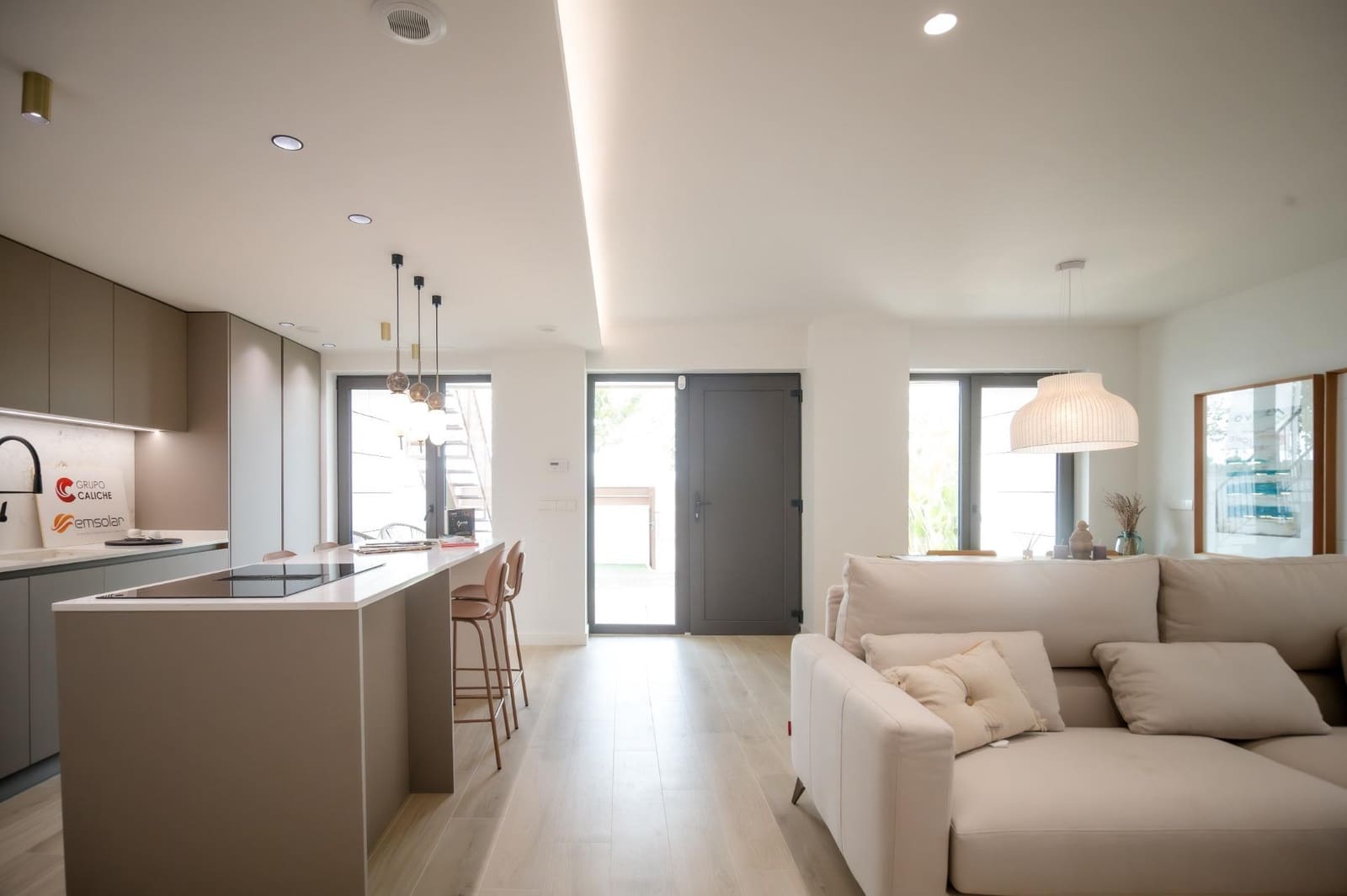 Adosado de 3 habitaciones en Pilar de la Horadada en venta con piscina - 385.000 € (Ref: 10109870)