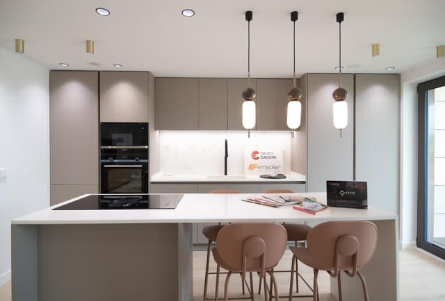 Adosado de 3 habitaciones en Pilar de la Horadada en venta con piscina - 385.000 € (Ref: 10109870)