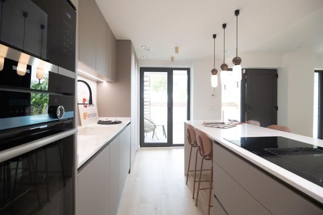 Adosado de 3 habitaciones en Pilar de la Horadada en venta con piscina - 385.000 € (Ref: 10109870)