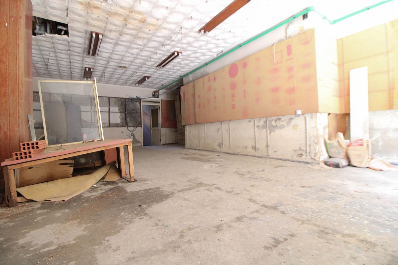 Komercyjne na sprzedaż w Miasto Alicante / Alacant - 110 000 € (Ref: 8570676)