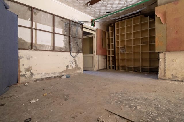 Erhverv til salg i Carolinas Bajas, Alicante by - € 110.000 (Ref: 8570676)