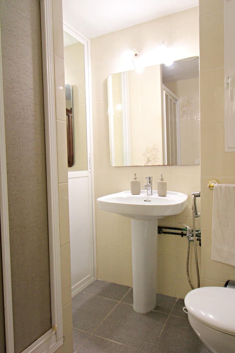 3 bedroom Flat for rent in Alicante / Alacant city - € 900 (Ref: 8789539)