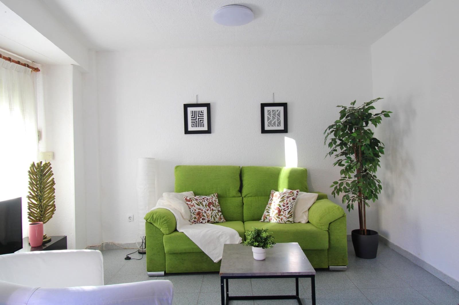 3 bedroom Flat for rent in Alicante / Alacant city - € 900 (Ref: 8789539)