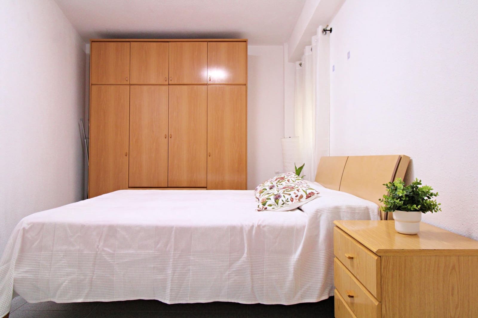 3 bedroom Flat for rent in Alicante / Alacant city - € 900 (Ref: 8789539)