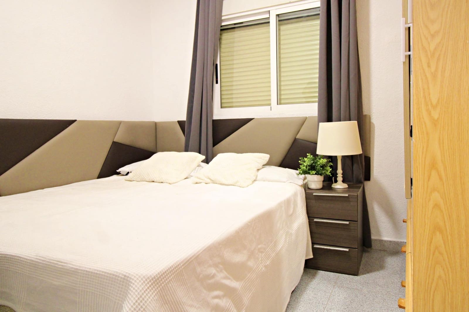 3 bedroom Flat for rent in Alicante / Alacant city - € 900 (Ref: 8789539)