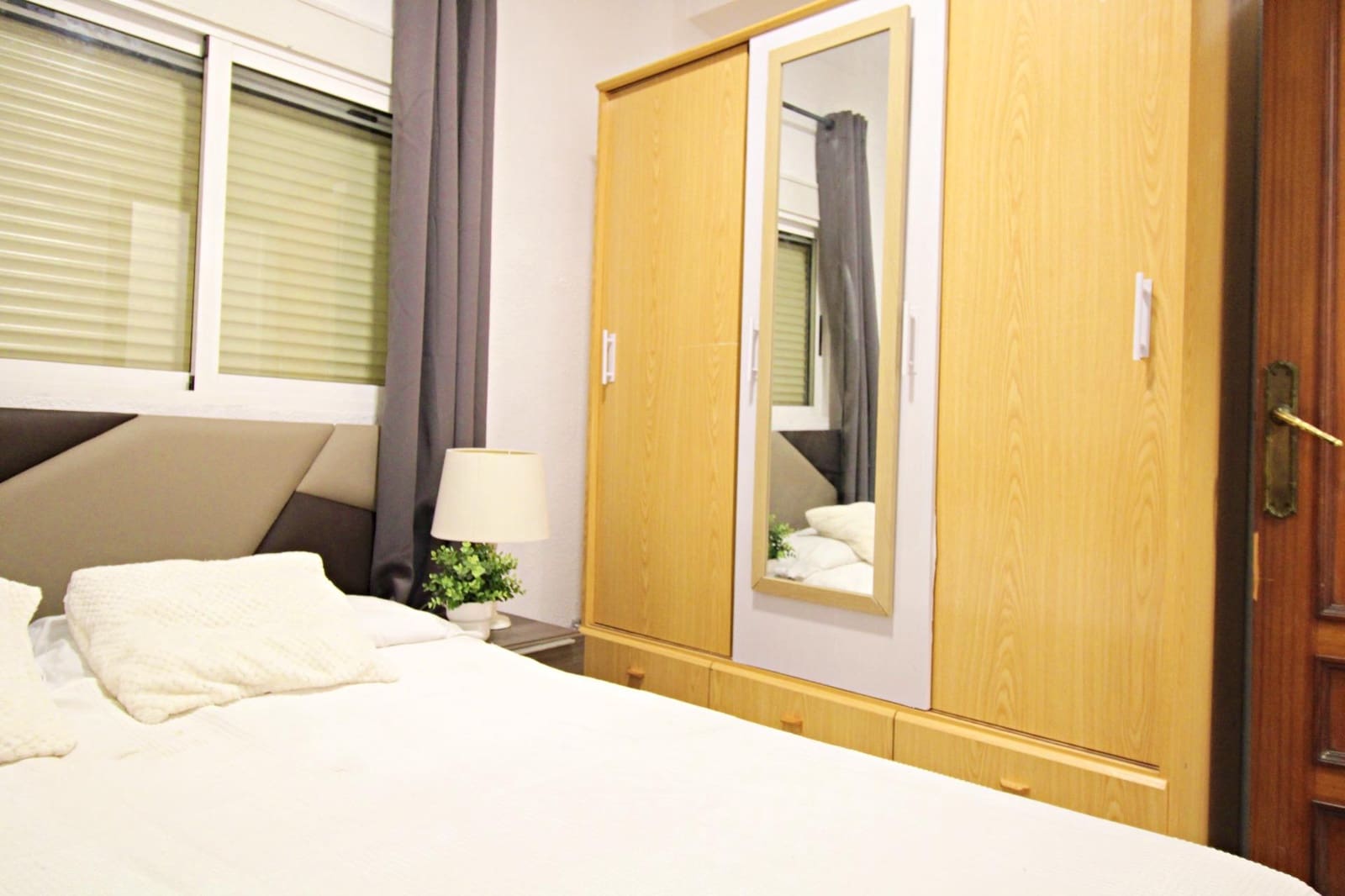 3 bedroom Flat for rent in Alicante / Alacant city - € 900 (Ref: 8789539)