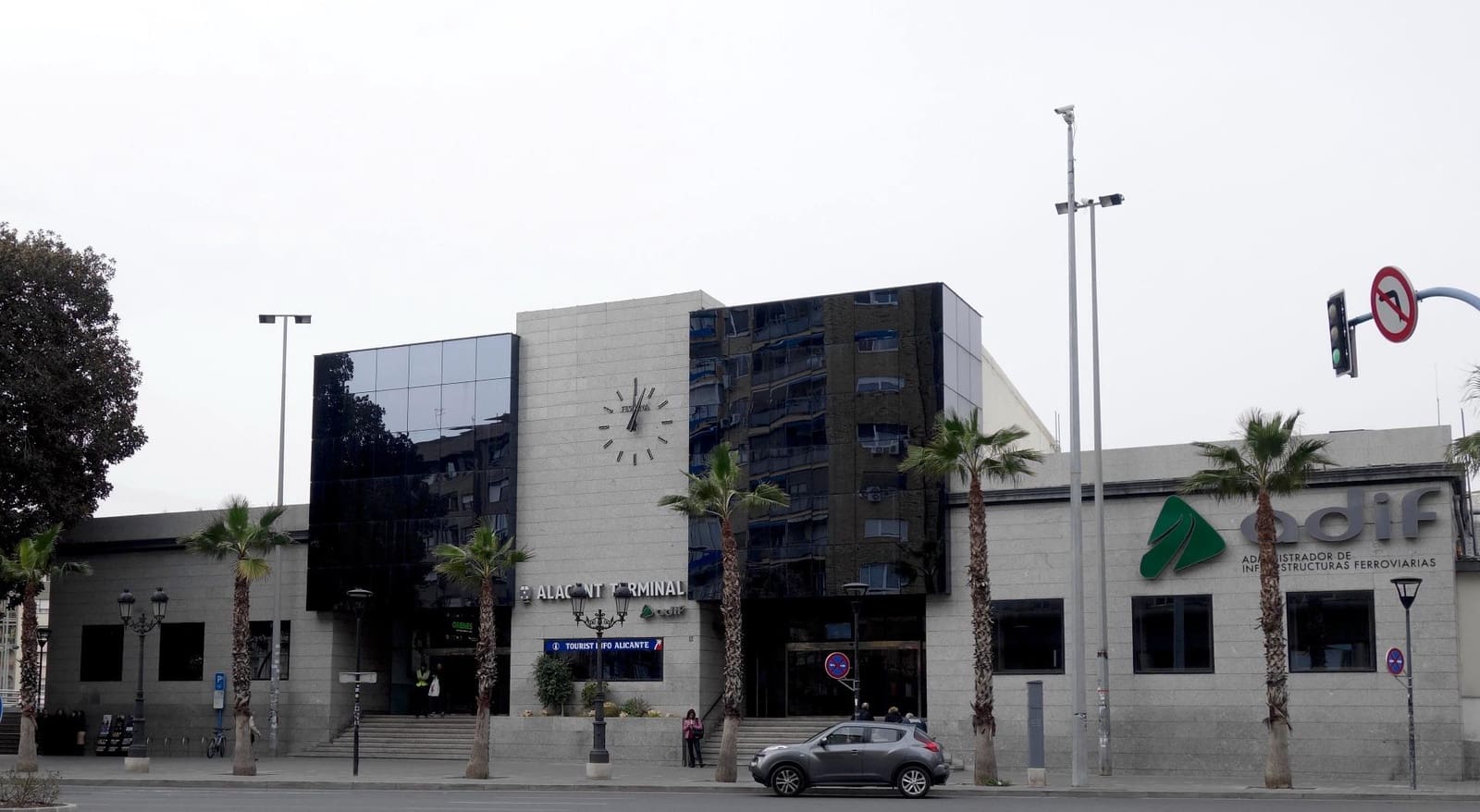 Commercial for sale in Alicante / Alacant city - € 115,000 (Ref: 8827577)