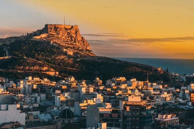 Erhverv til salg i Alicante by - € 99.000 (Ref: 8827577)