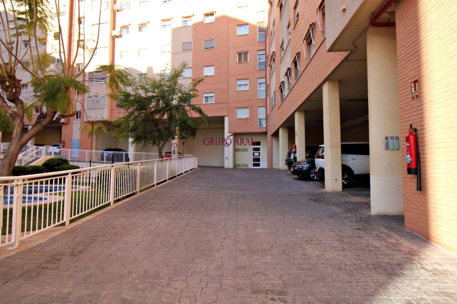 4 bedroom Flat for sale in Alicante / Alacant city with pool garage - € 280,000 (Ref: 8913185)