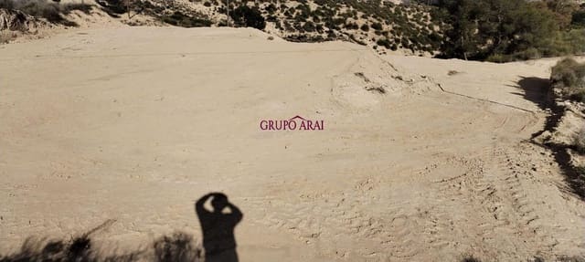 Grunde uden byggetilladelser til salg i La Alcoraya, Alicante by - € 27.500 (Ref: 8986184)