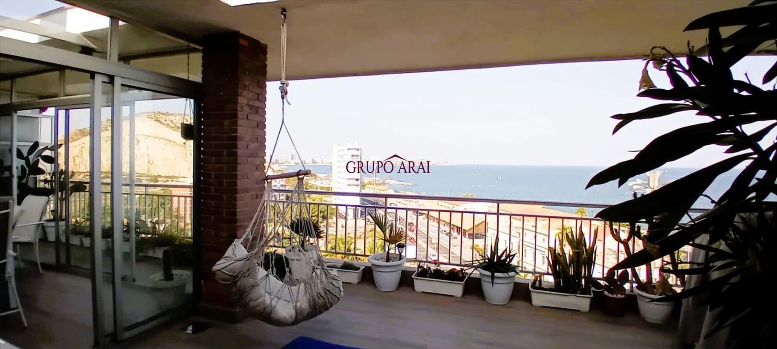 2 makuuhuone Kattohuoneisto myytävänä paikassa Alicante kaupunki - 680 000 € (Ref: 9171597)