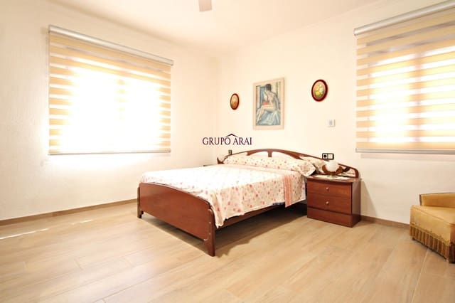 5 soveværelse Villa til salg i Cañada del Fenollar, Alicante by med swimmingpool - € 530.000 (Ref: 9206641)