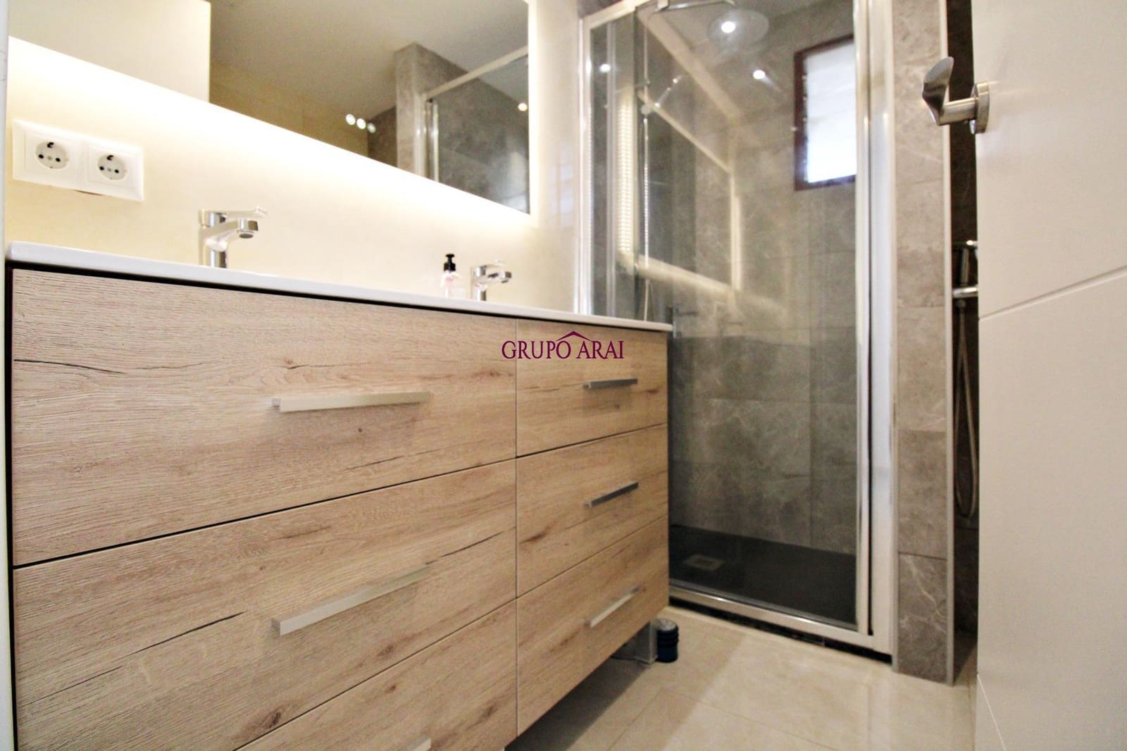 3 bedroom Flat for sale in Playa de San Juan with pool - € 595,000 (Ref: 9396196)