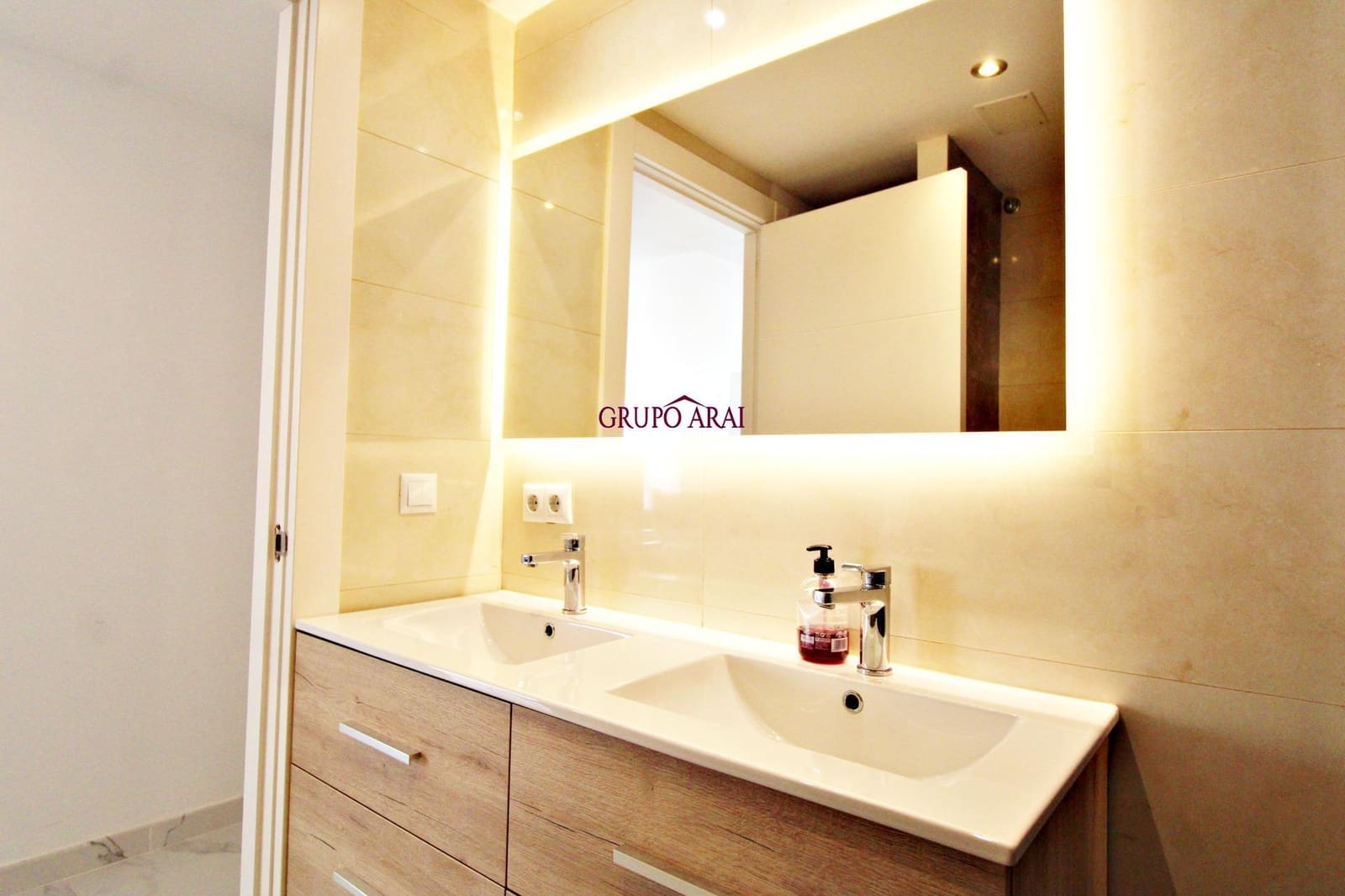 3 bedroom Flat for sale in Playa de San Juan with pool - € 595,000 (Ref: 9396196)