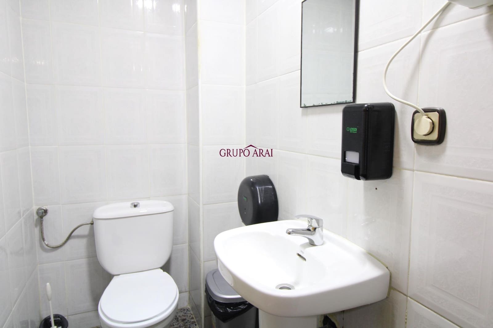 Bedrift til leie i Alicante by - € 950 (Ref: 9411178)