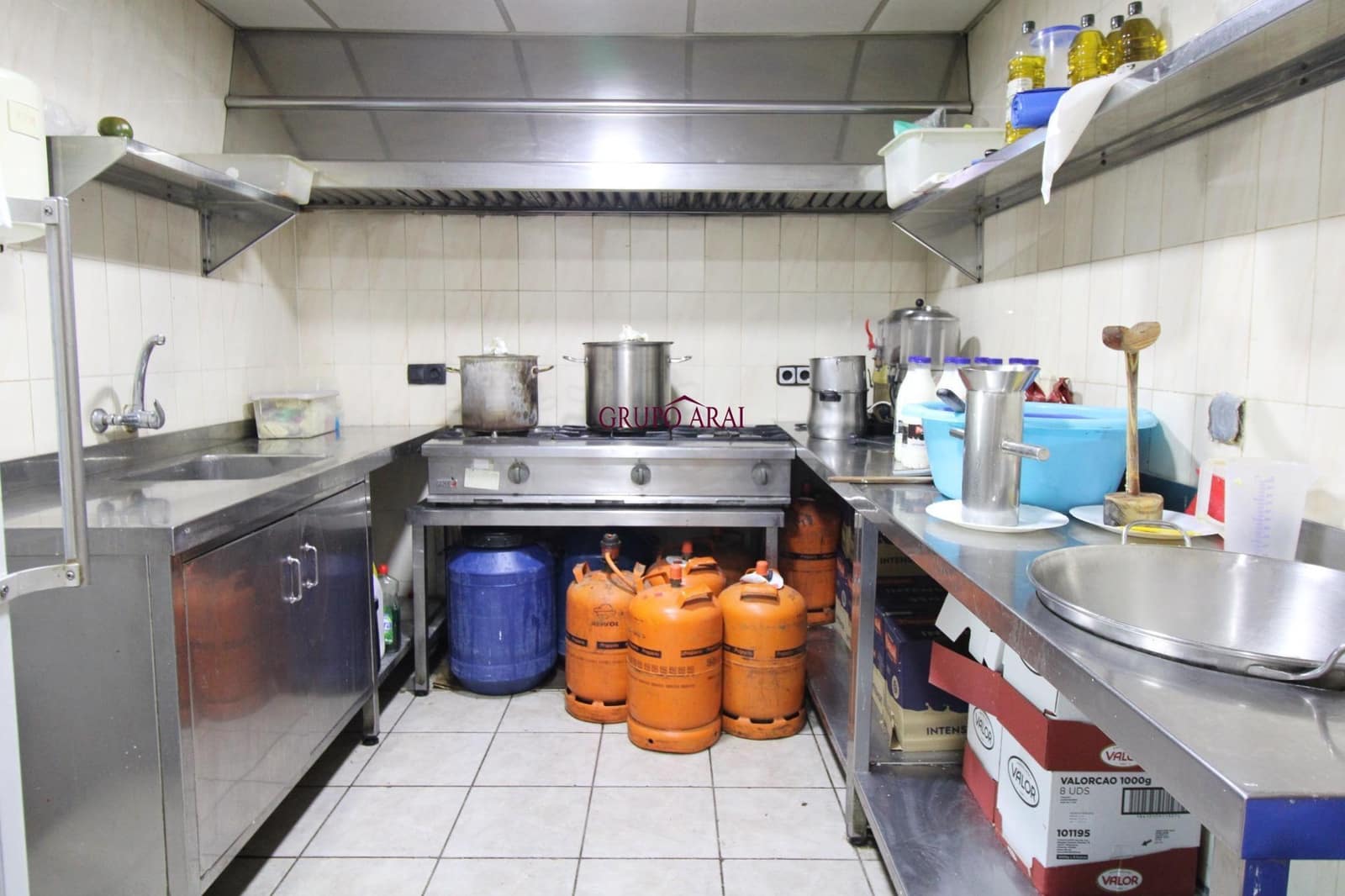 Bedrift til leie i Alicante by - € 950 (Ref: 9411178)