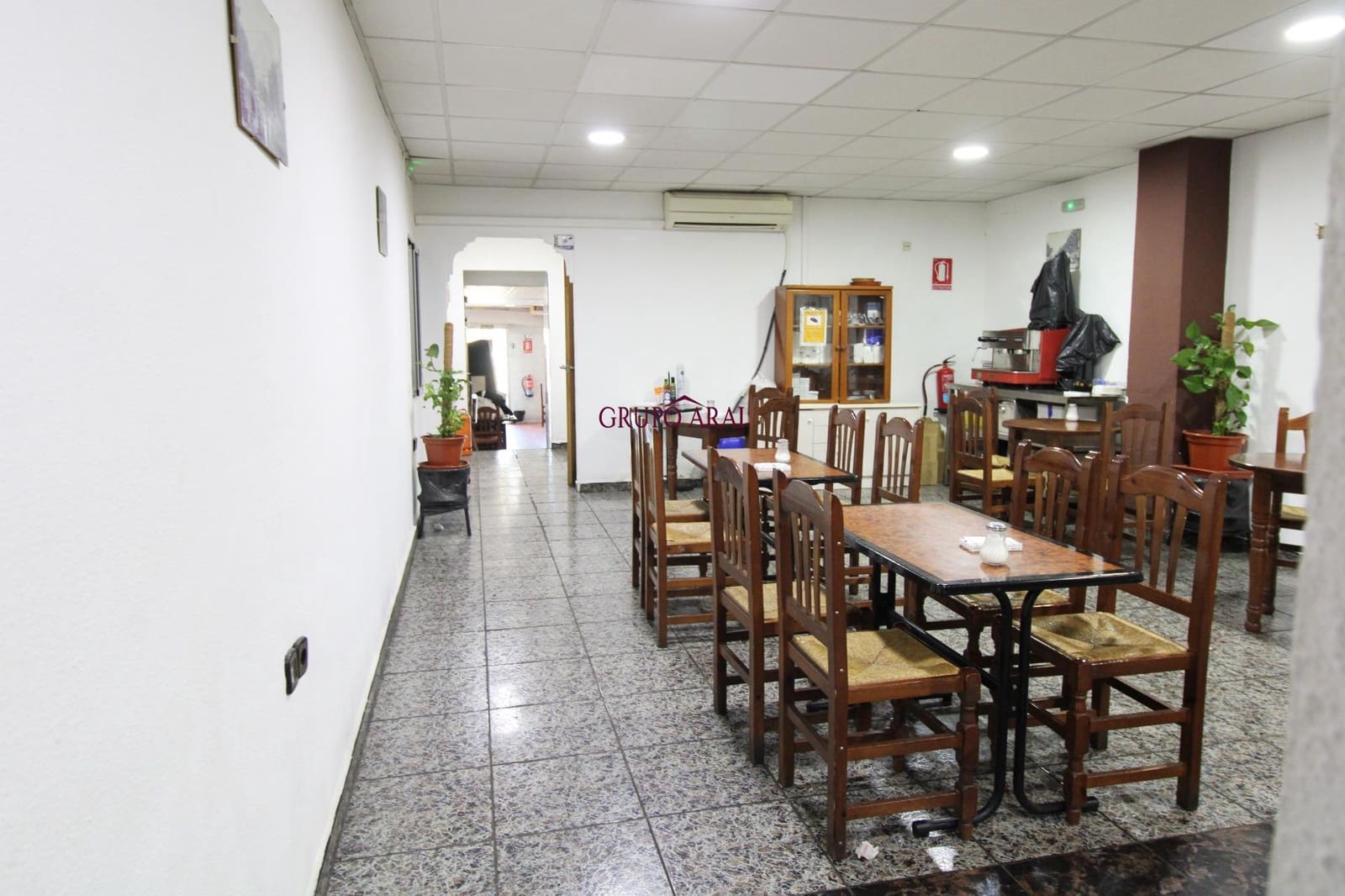 Bedrift til leie i Alicante by - € 950 (Ref: 9411178)