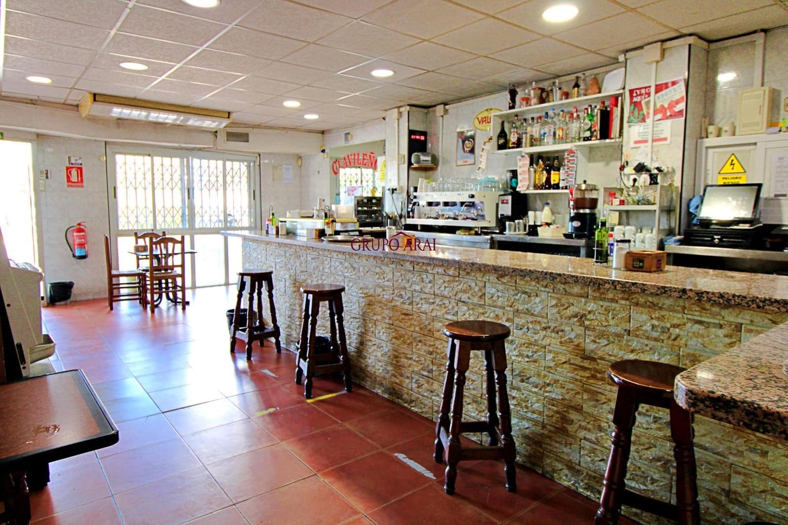 Bedrift til leie i Alicante by - € 950 (Ref: 9411178)