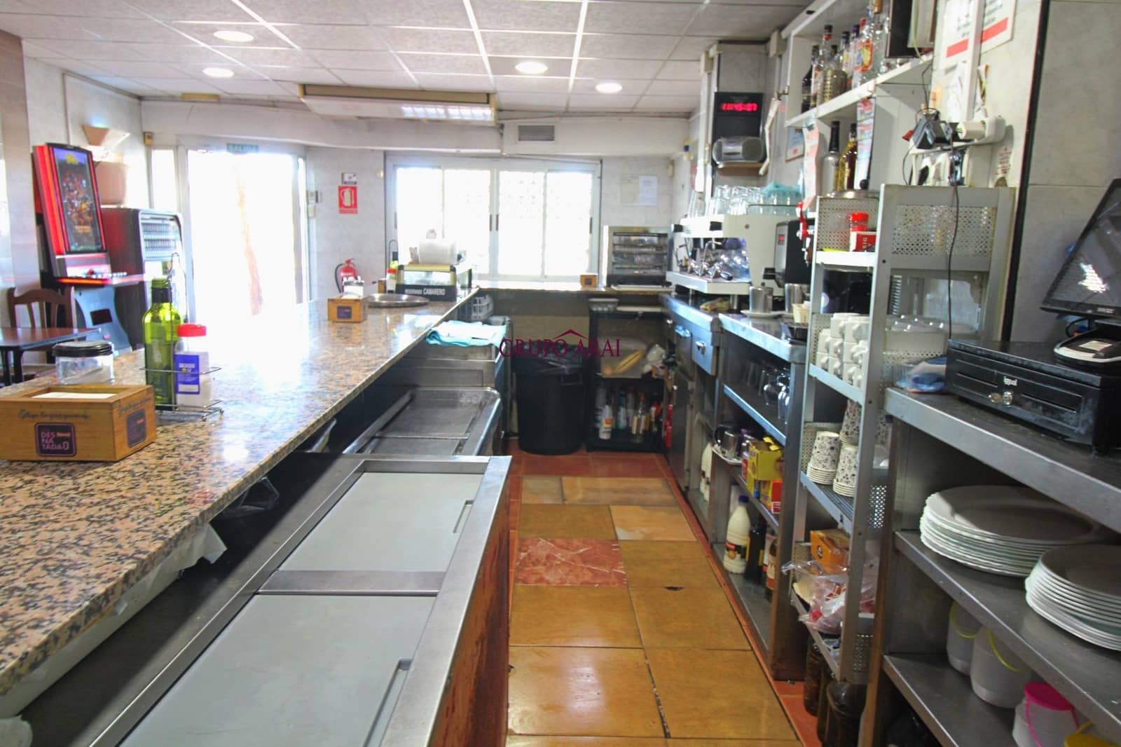 Bedrift til leie i Alicante by - € 950 (Ref: 9411178)