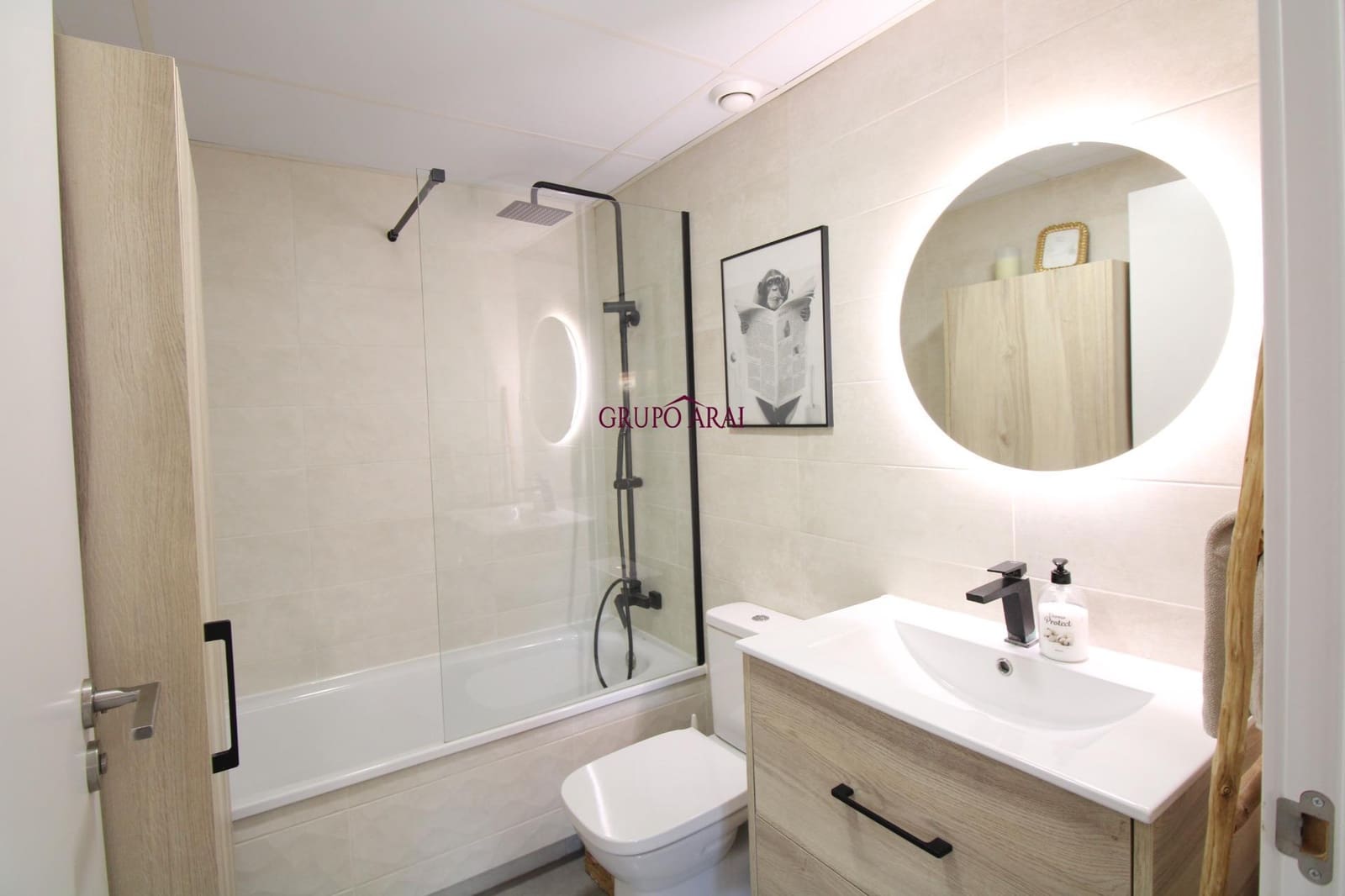 2 soverom Leilighet til salgs i Alicante by med svømmebasseng garasje - € 430 000 (Ref: 9474292)