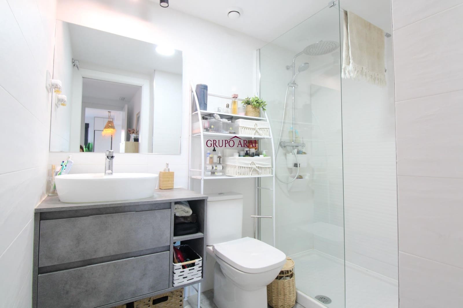 2 soverom Leilighet til salgs i Alicante by med svømmebasseng garasje - € 430 000 (Ref: 9474292)