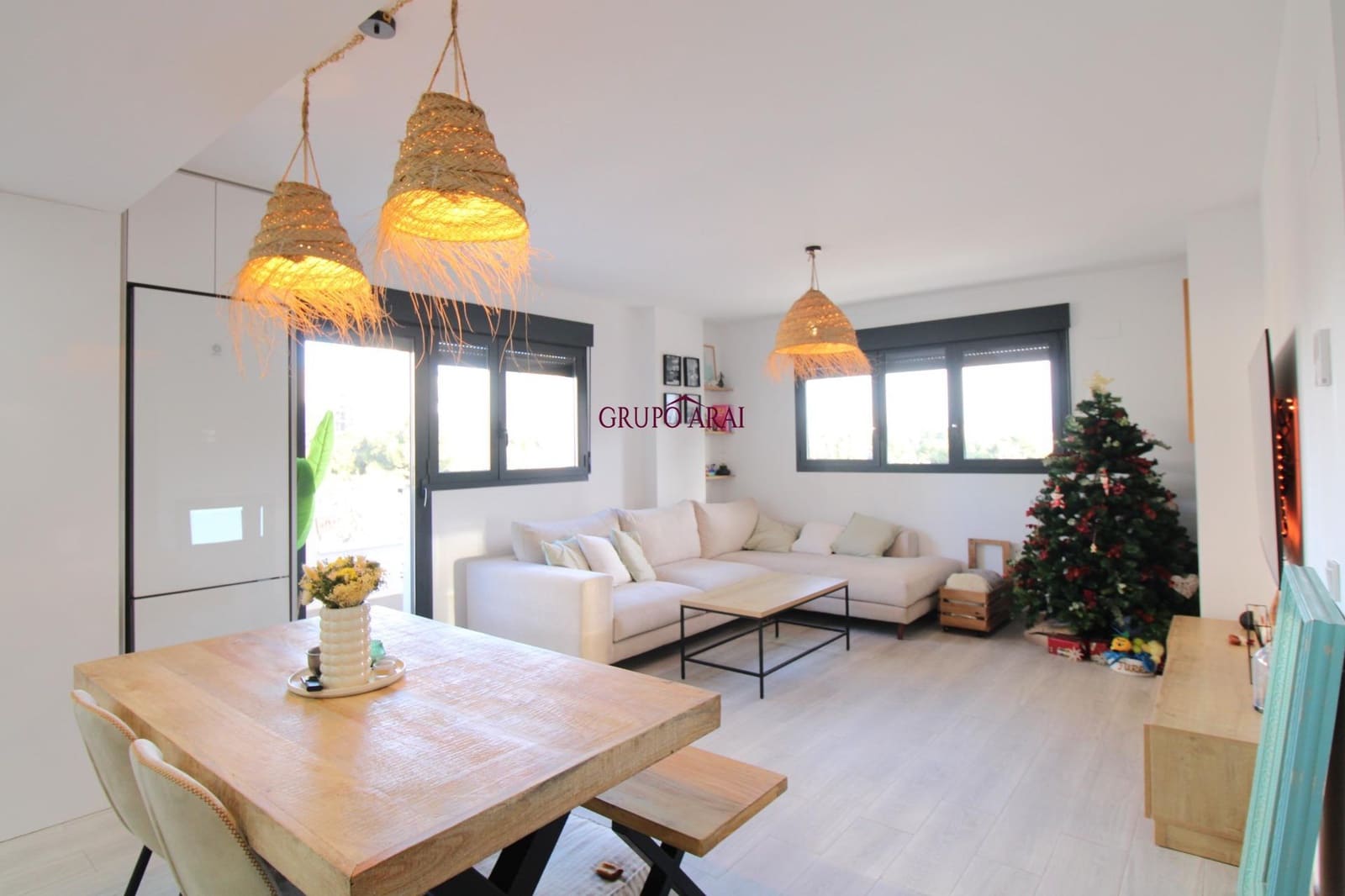 2 soverom Leilighet til salgs i Alicante by med svømmebasseng garasje - € 430 000 (Ref: 9474292)