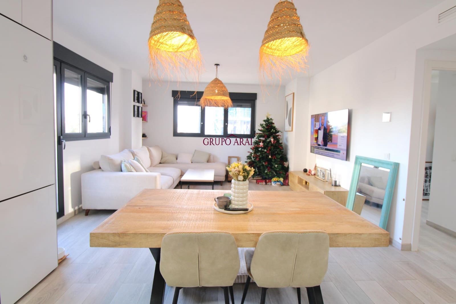 2 soverom Leilighet til salgs i Alicante by med svømmebasseng garasje - € 430 000 (Ref: 9474292)