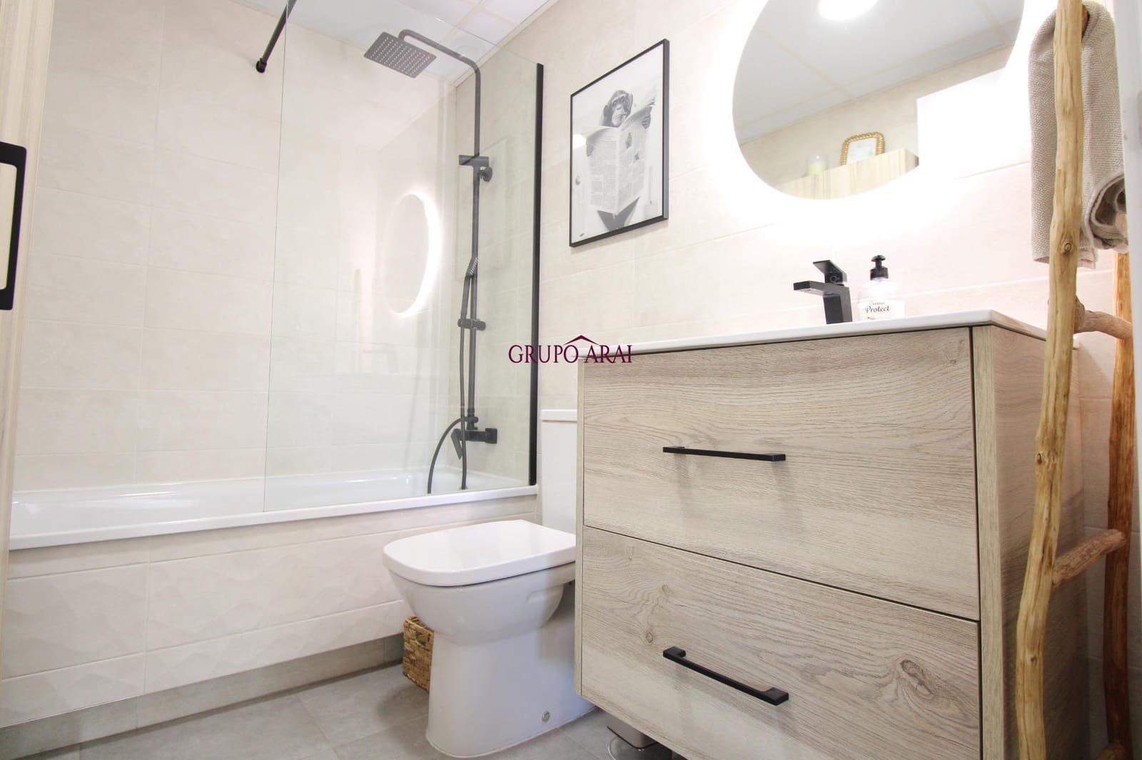 2 soverom Leilighet til salgs i Alicante by med svømmebasseng garasje - € 430 000 (Ref: 9474292)