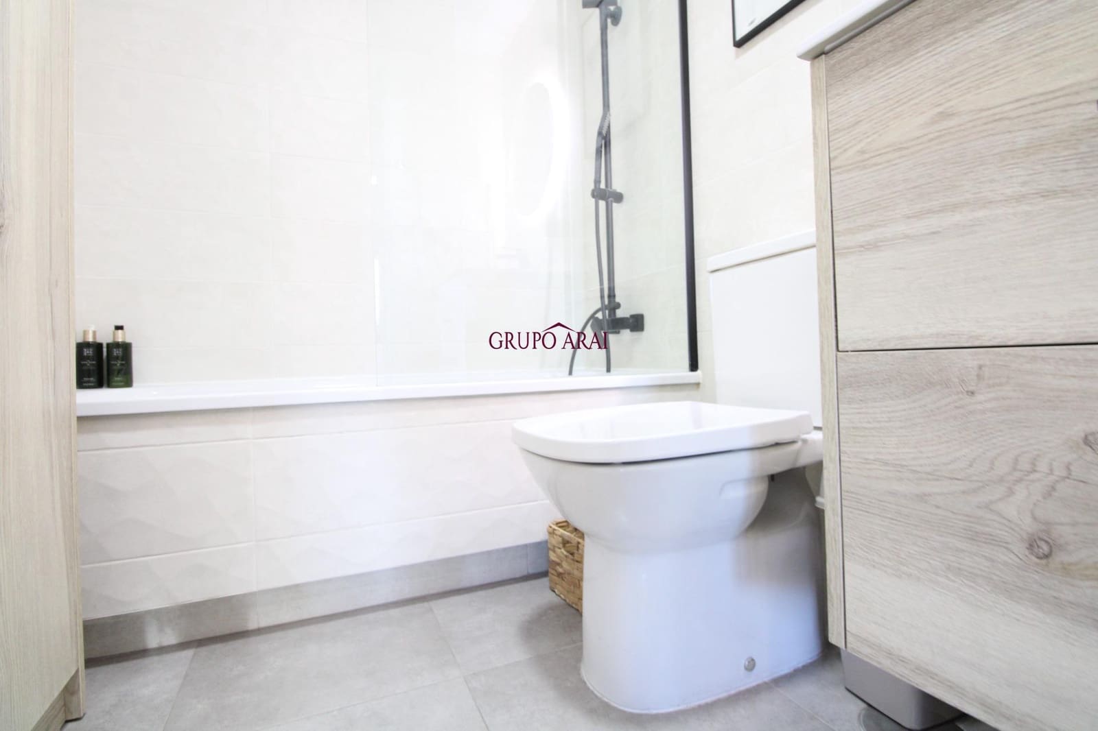 2 soverom Leilighet til salgs i Alicante by med svømmebasseng garasje - € 430 000 (Ref: 9474292)