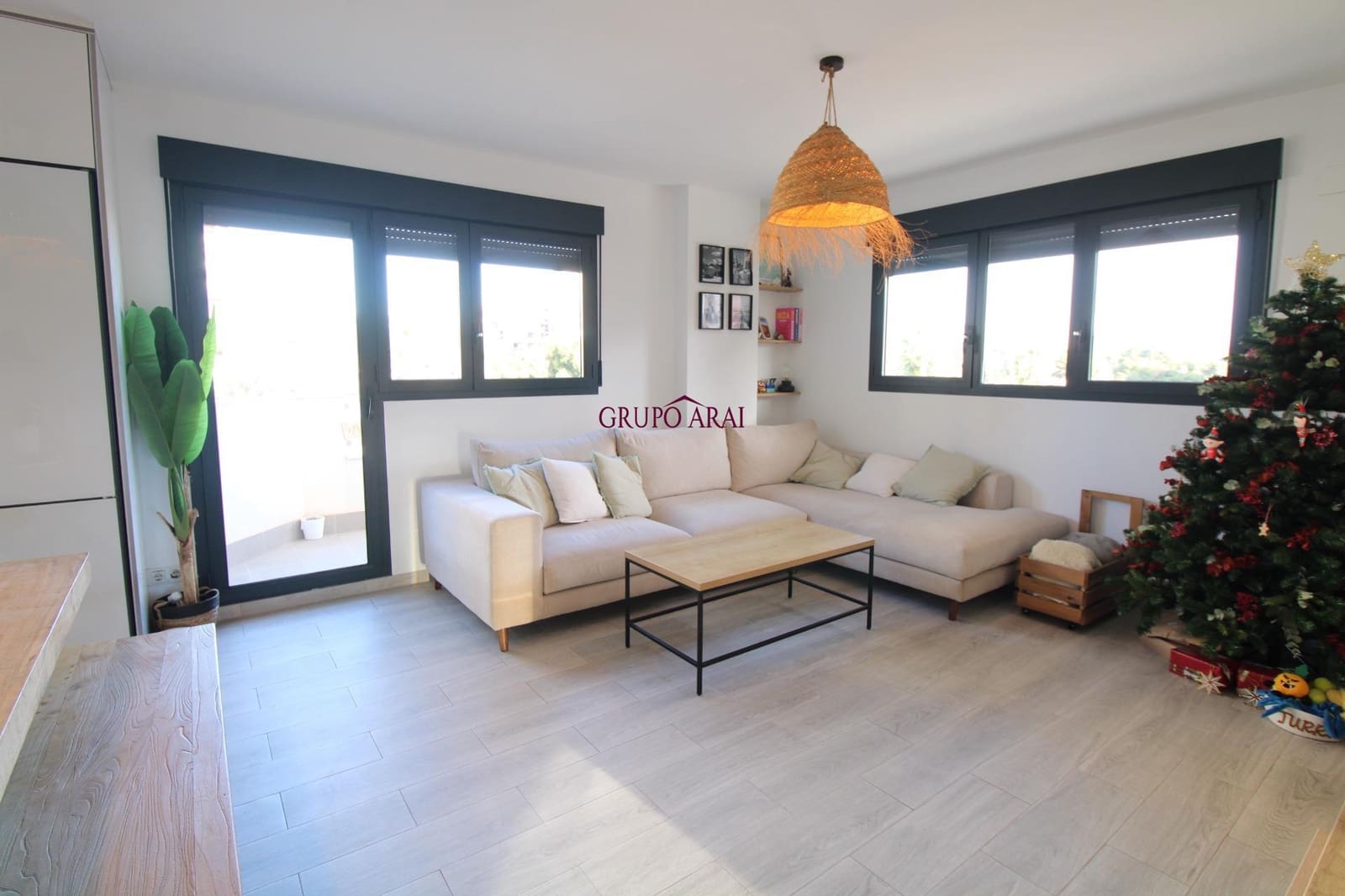 2 soverom Leilighet til salgs i Alicante by med svømmebasseng garasje - € 430 000 (Ref: 9474292)