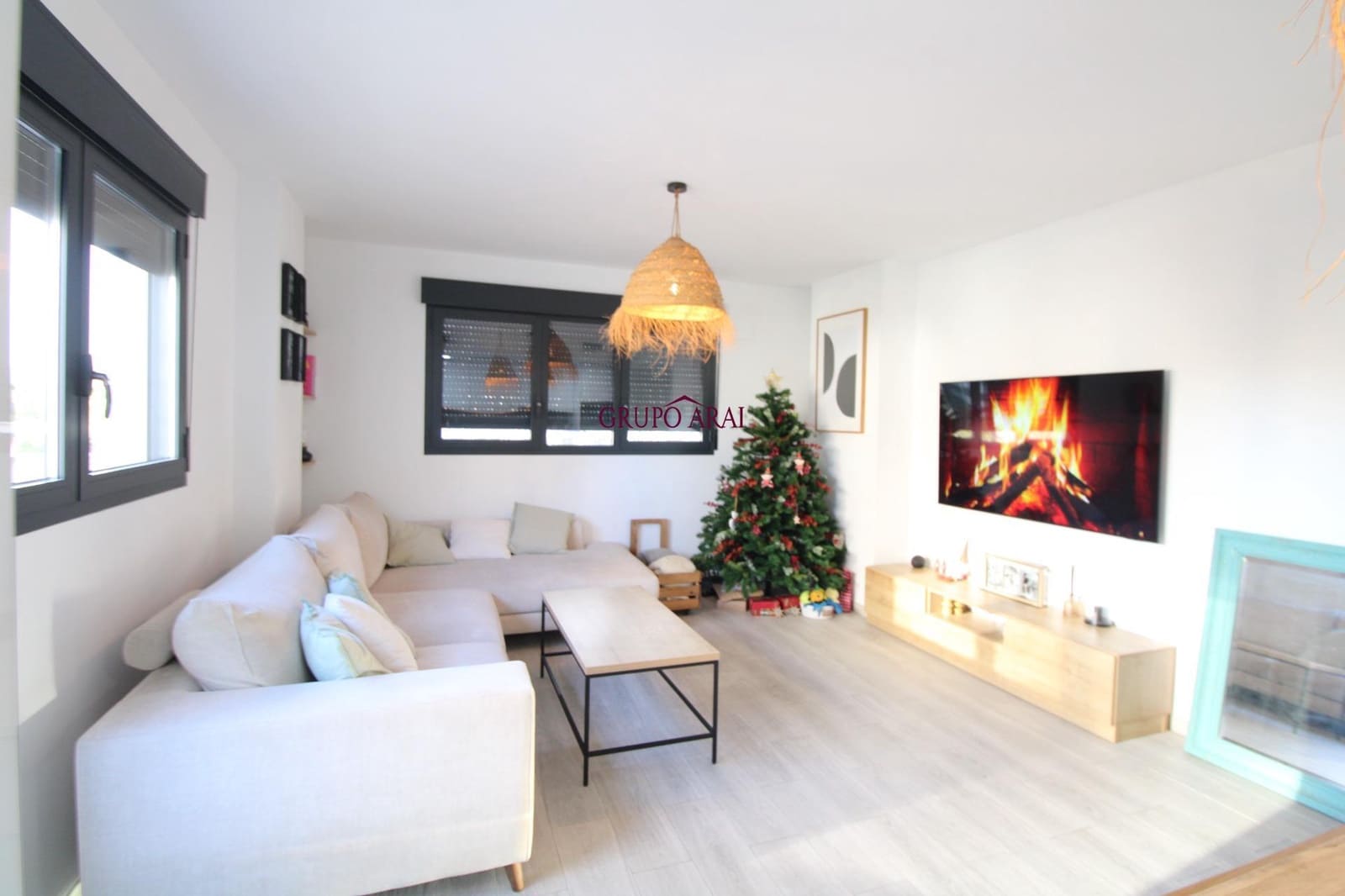 2 soverom Leilighet til salgs i Alicante by med svømmebasseng garasje - € 430 000 (Ref: 9474292)