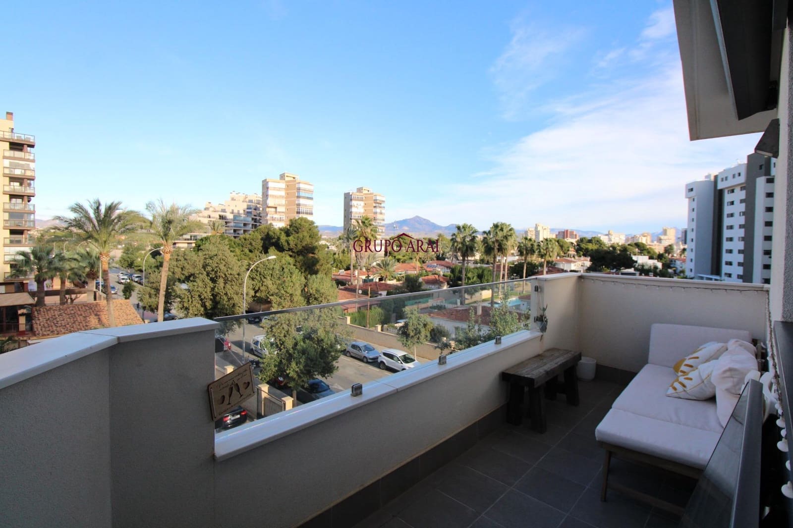 2 soverom Leilighet til salgs i Alicante by med svømmebasseng garasje - € 430 000 (Ref: 9474292)