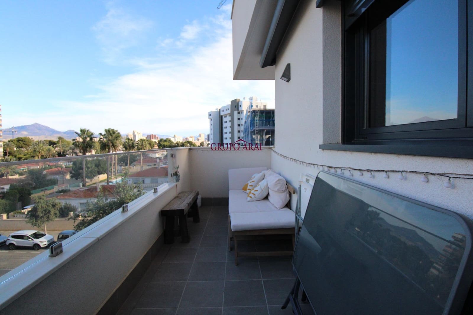 2 soverom Leilighet til salgs i Alicante by med svømmebasseng garasje - € 430 000 (Ref: 9474292)