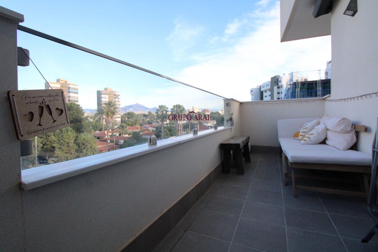 2 soverom Leilighet til salgs i Alicante by med svømmebasseng garasje - € 430 000 (Ref: 9474292)