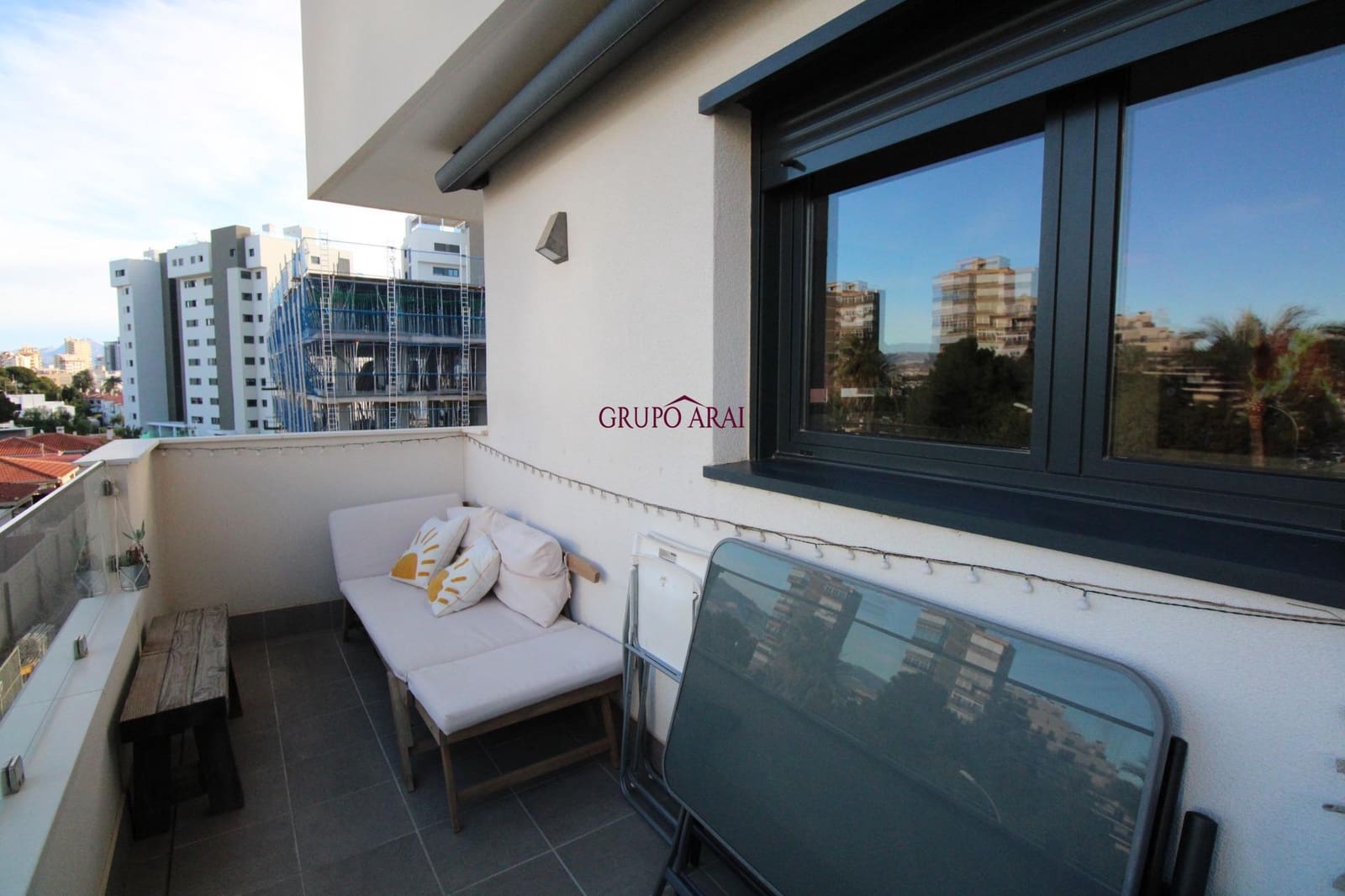 2 soverom Leilighet til salgs i Alicante by med svømmebasseng garasje - € 430 000 (Ref: 9474292)