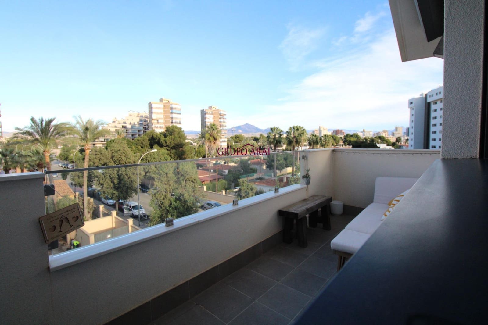 2 soverom Leilighet til salgs i Alicante by med svømmebasseng garasje - € 430 000 (Ref: 9474292)