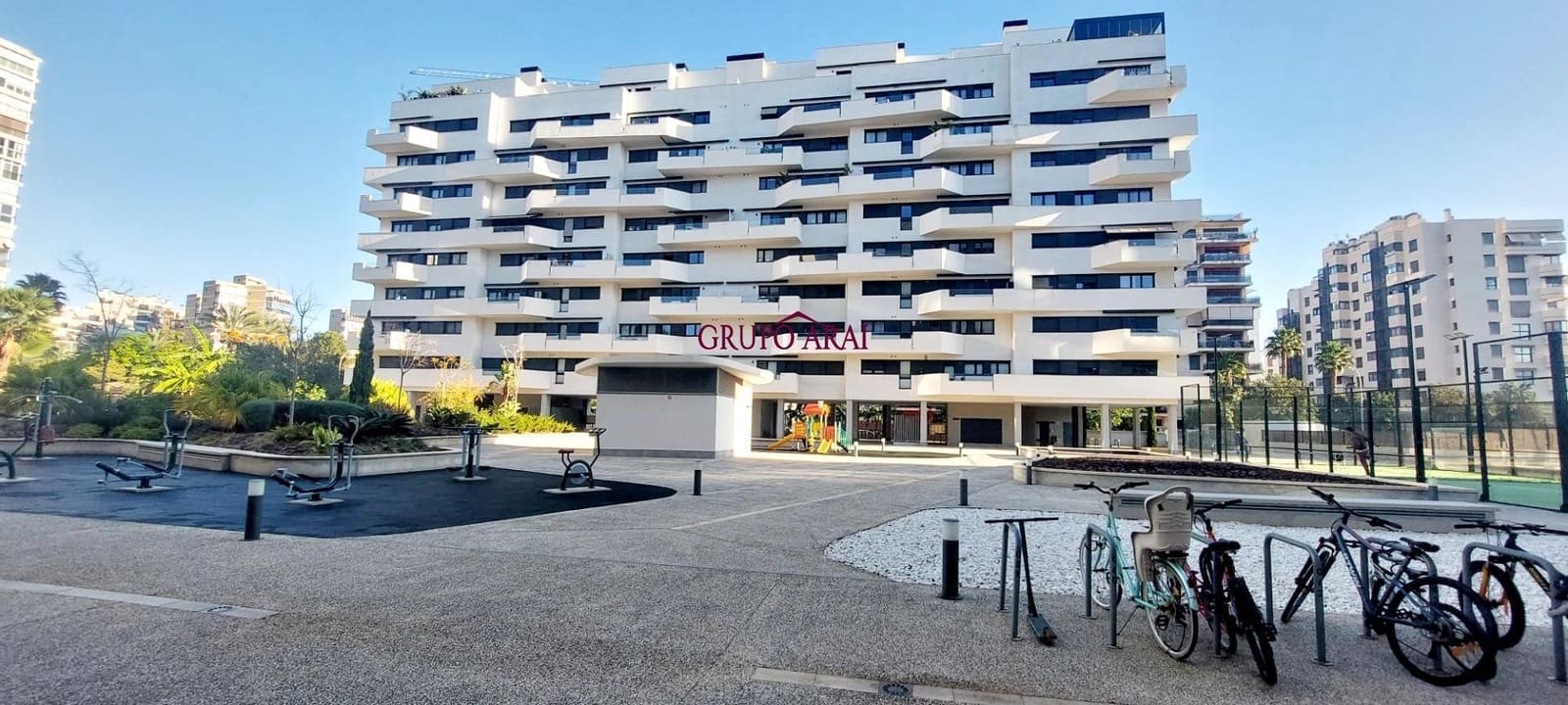 2 soverom Leilighet til salgs i Alicante by med svømmebasseng garasje - € 430 000 (Ref: 9474292)