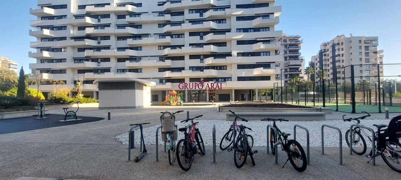2 soverom Leilighet til salgs i Alicante by med svømmebasseng garasje - € 430 000 (Ref: 9474292)