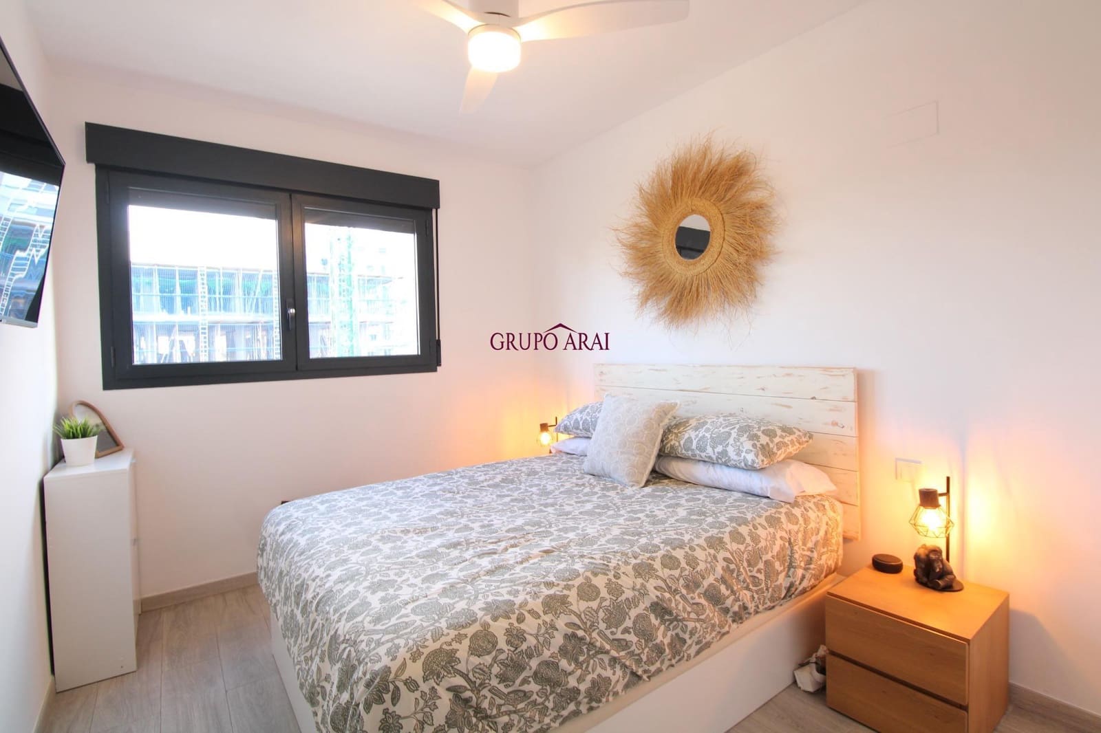 2 soverom Leilighet til salgs i Alicante by med svømmebasseng garasje - € 430 000 (Ref: 9474292)