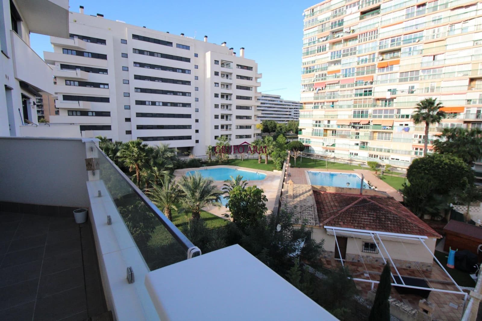 2 soverom Leilighet til salgs i Alicante by med svømmebasseng garasje - € 430 000 (Ref: 9474292)