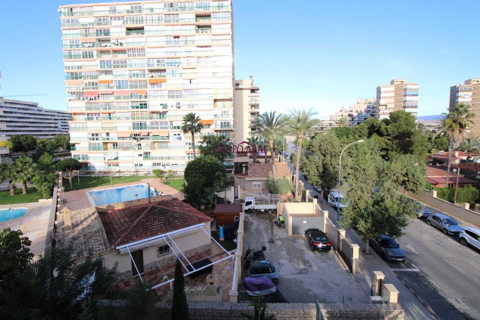 2 soverom Leilighet til salgs i Alicante by med svømmebasseng garasje - € 430 000 (Ref: 9474292)