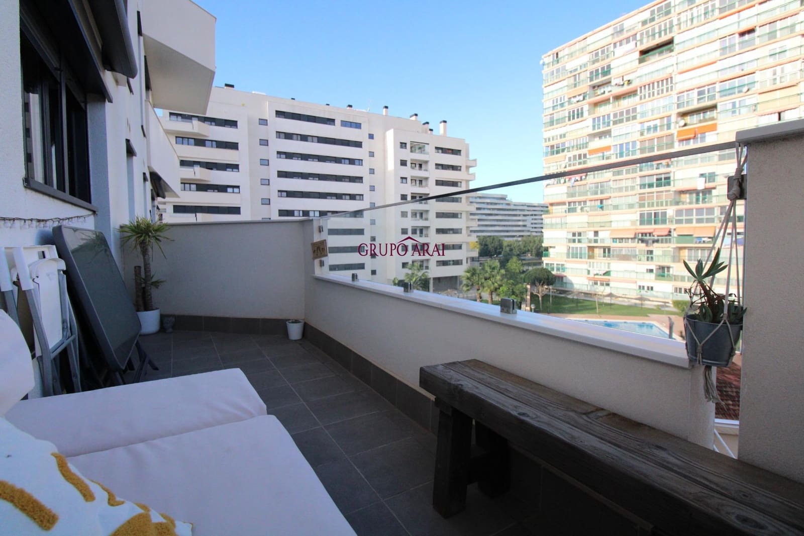 2 soverom Leilighet til salgs i Alicante by med svømmebasseng garasje - € 430 000 (Ref: 9474292)