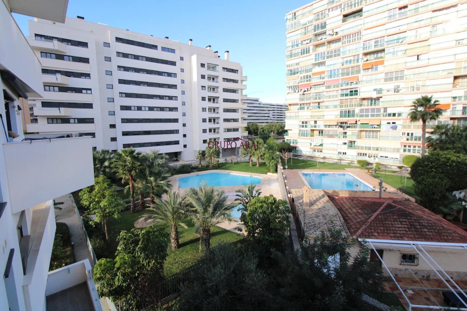 2 soverom Leilighet til salgs i Alicante by med svømmebasseng garasje - € 430 000 (Ref: 9474292)