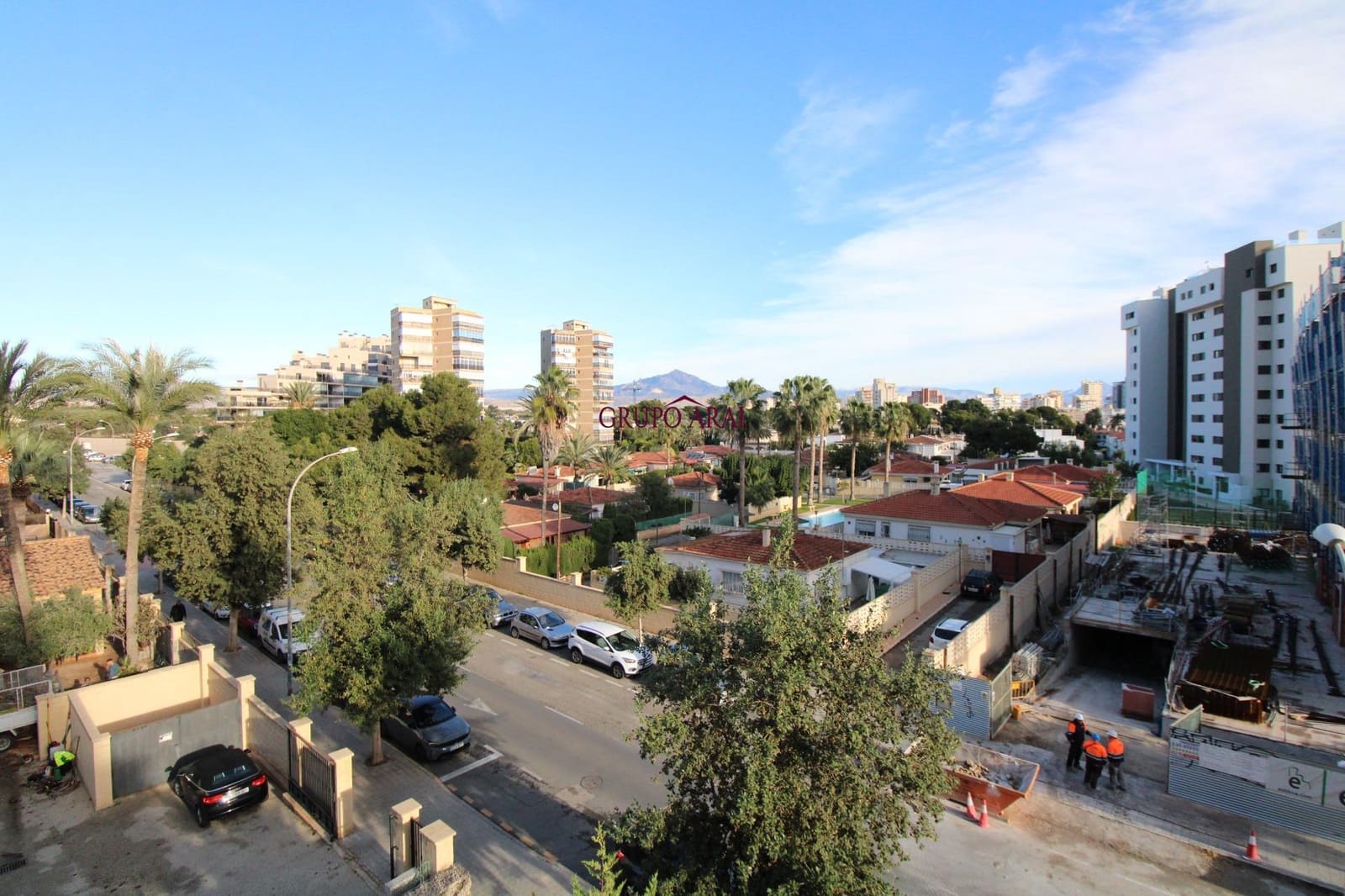 2 soverom Leilighet til salgs i Alicante by med svømmebasseng garasje - € 430 000 (Ref: 9474292)