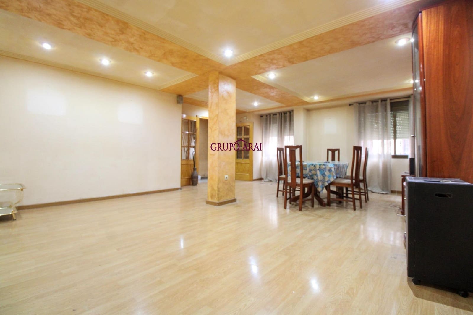 4 bedroom Flat for sale in Villafranqueza - € 300,000 (Ref: 9551880)