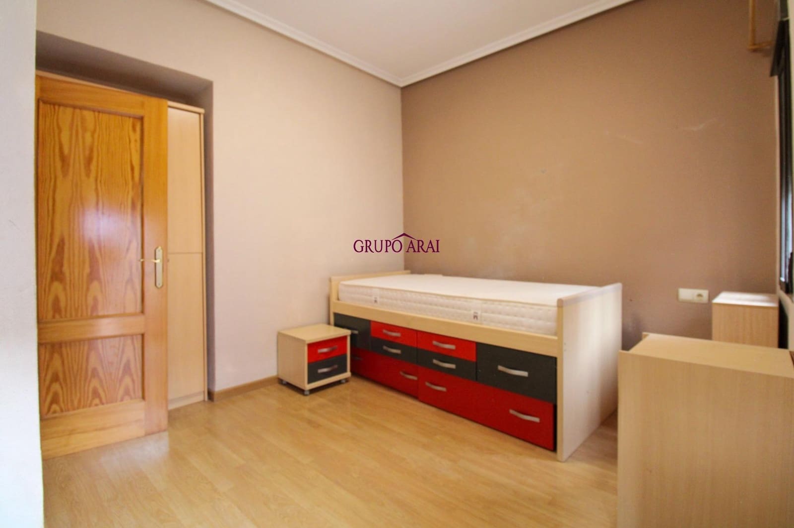 4 bedroom Flat for sale in Villafranqueza - € 300,000 (Ref: 9551880)
