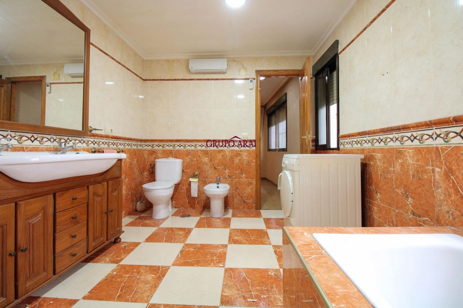 4 bedroom Flat for sale in Villafranqueza - € 300,000 (Ref: 9551880)