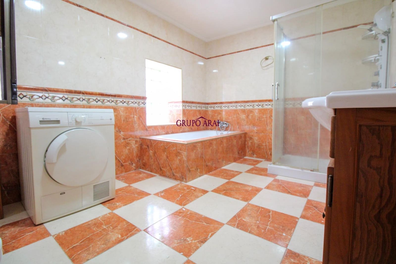 4 bedroom Flat for sale in Villafranqueza - € 300,000 (Ref: 9551880)